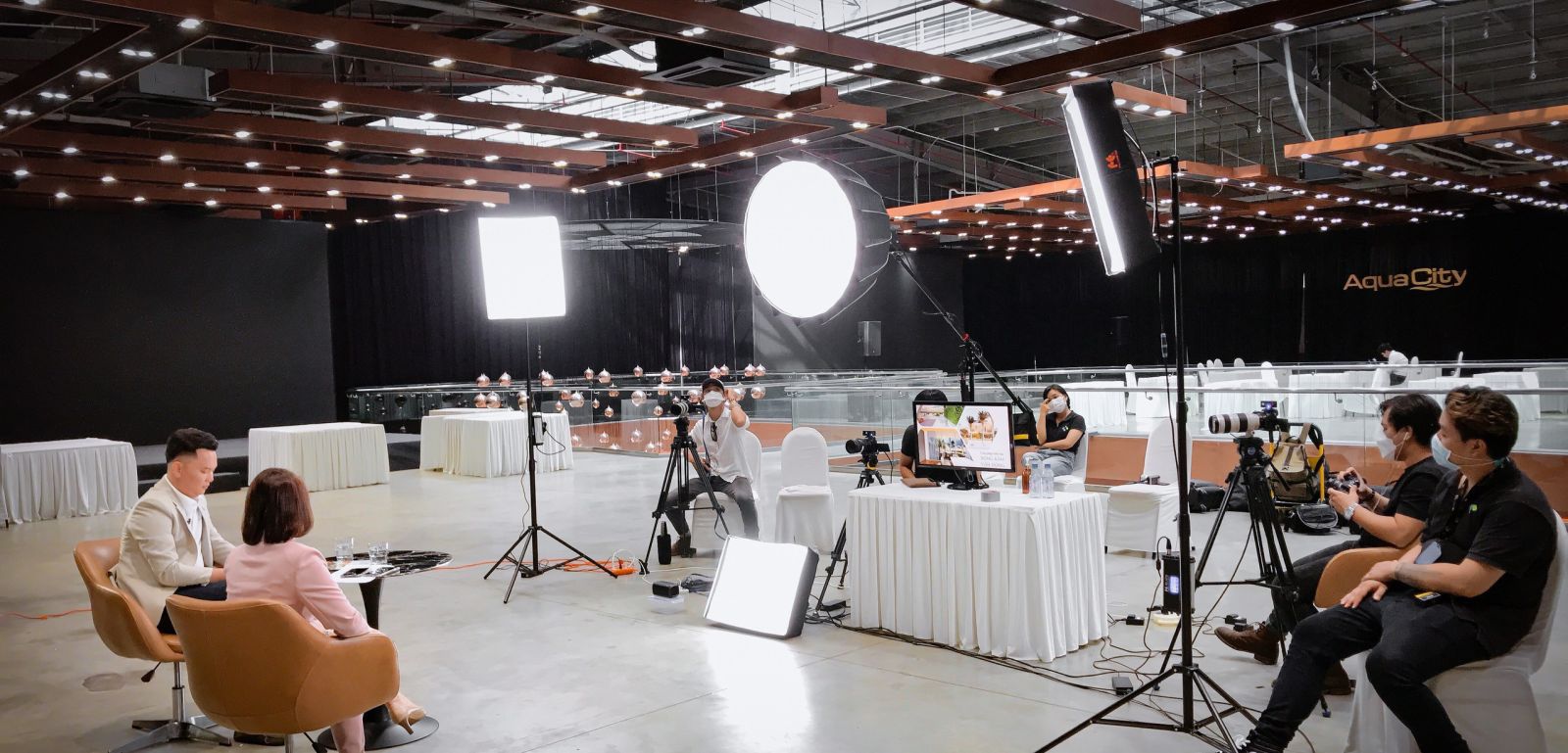 thue-anh-sang-den-studio (1)